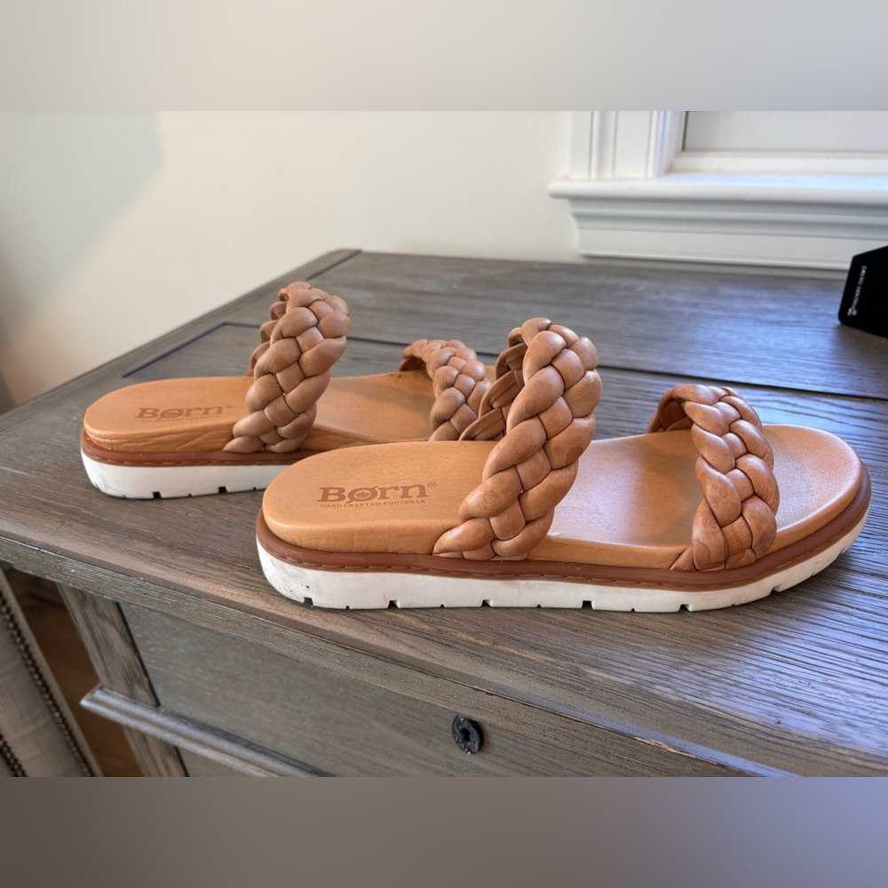 Born freesia sandal
